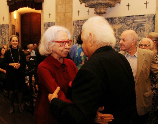 Fernanda Montenegro esteve na missa pelos 80 anos de Carlos Alberto Serpa. Gastronomia