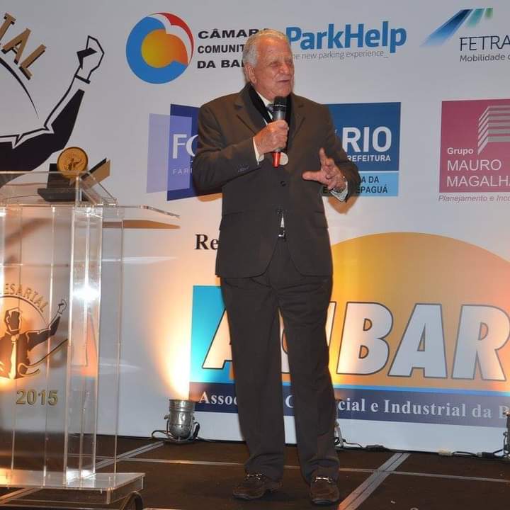 Mauro Magalhães: Tiradentes, JK e Brasília