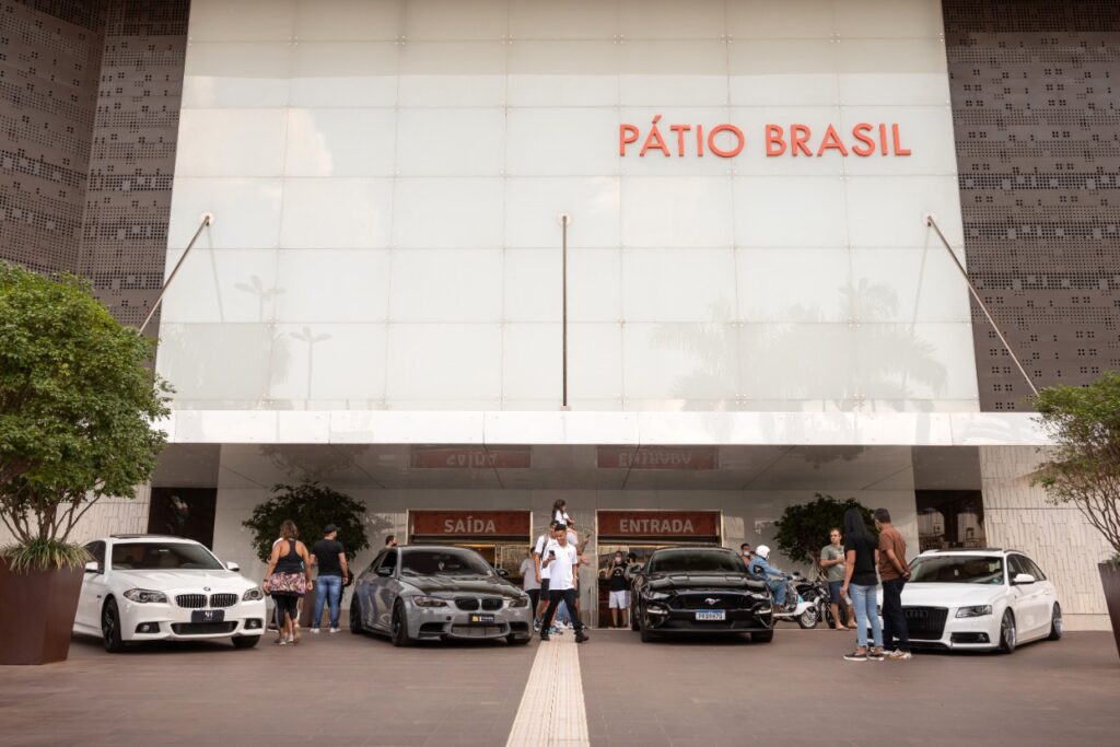 Pátio Brasil Shopping recebe exposição de carros customizados Eventos