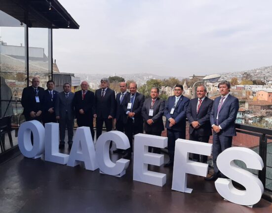 Embaixador da RGB destaca auditoria mundial no desenvolvimento sustentável em reunião da Olacefs