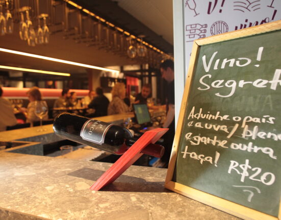 Vino! Wine bar aposta em música ao vivo Gastronomia