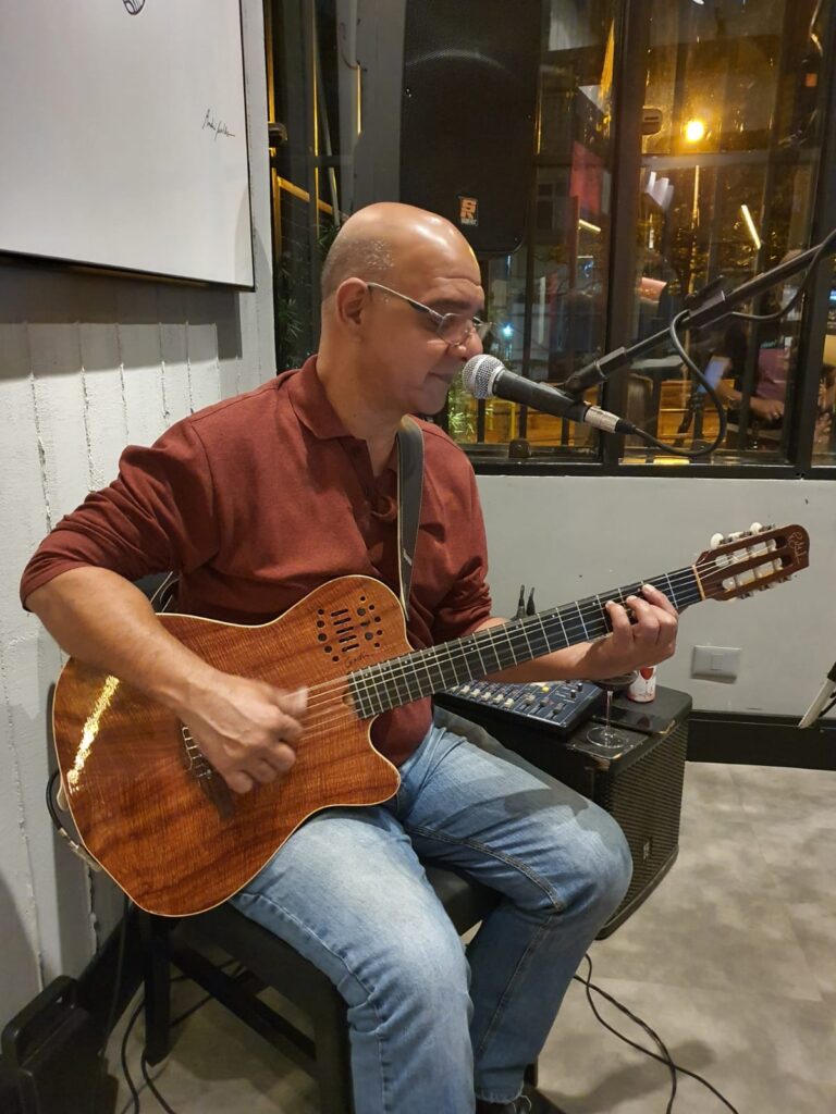 Vino! Wine bar aposta em música ao vivo Gastronomia