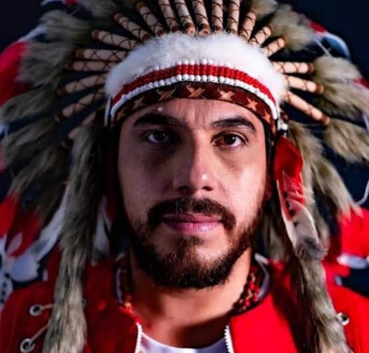 Enquanto famosos deixam Parintins encantados com festival, artistas do boi Garantido incendeiam alegorias por falta de pagamento Colunismo Social