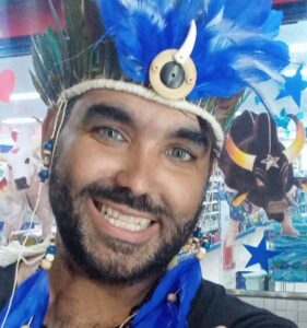 Enquanto famosos deixam Parintins encantados com festival, artistas do boi Garantido incendeiam alegorias por falta de pagamento Colunismo Social