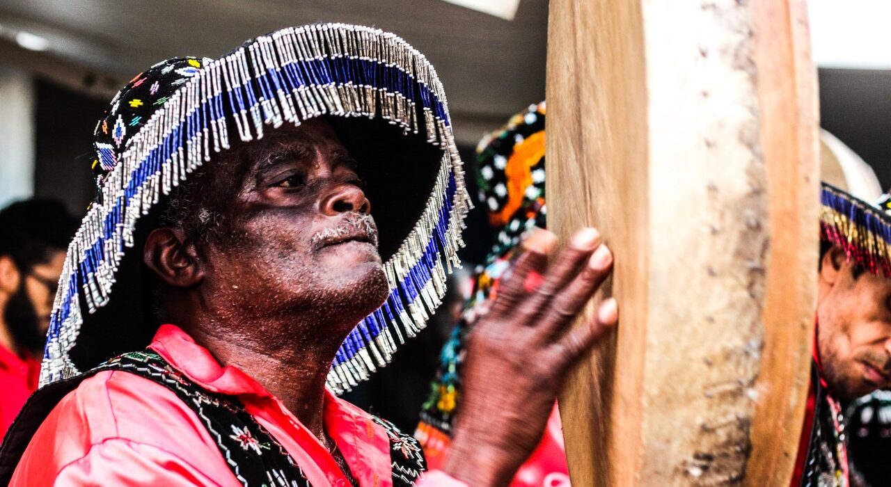 Folguedos em Arte: última apresentação com acessibilidade em libras e audiodescrição Geral
