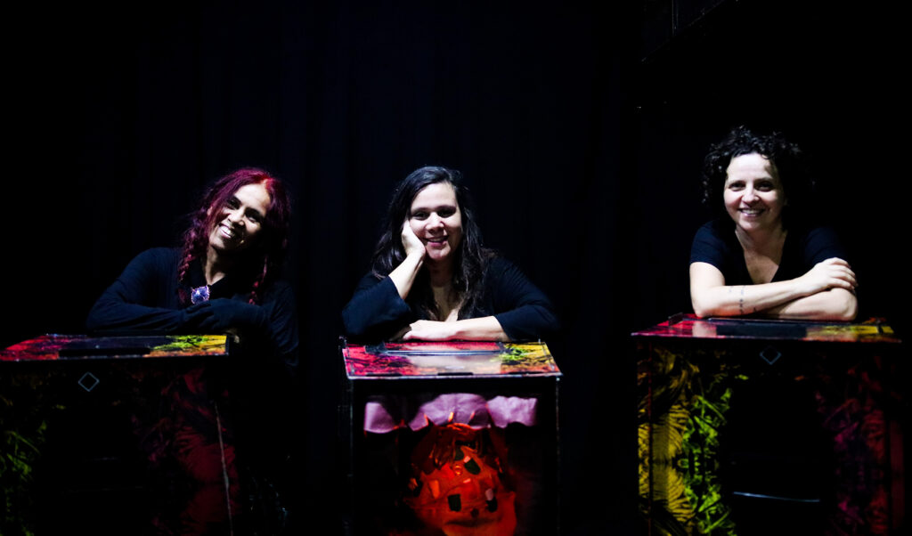 As Caixeiras Cia. de Bonecas (15 anos), única de Teatro de Lambe-Lambe no DF, apresenta espetáculos - DE GRAÇA - em 5 Regiões Administrativas Teatro