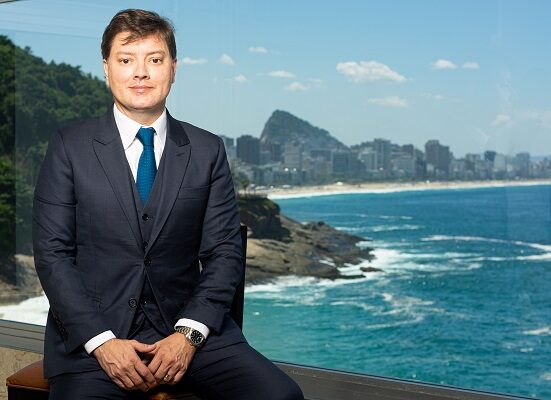 Dermatologistas brasileiros apresentam novo método Naturalização direto de Paris Notícias