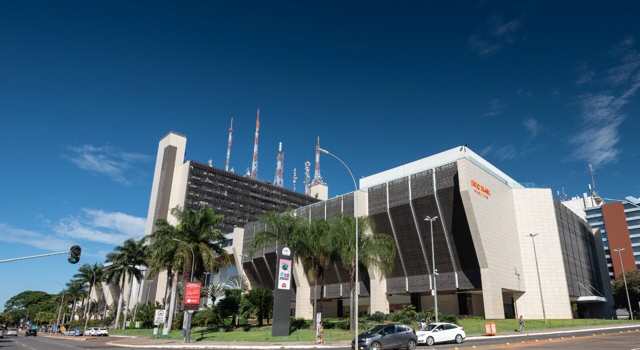 Pátio Brasil tem promoção de Dia dos Namorados com brinde exclusivo assinado pelo cartunista Guilherme Bandeira Geral