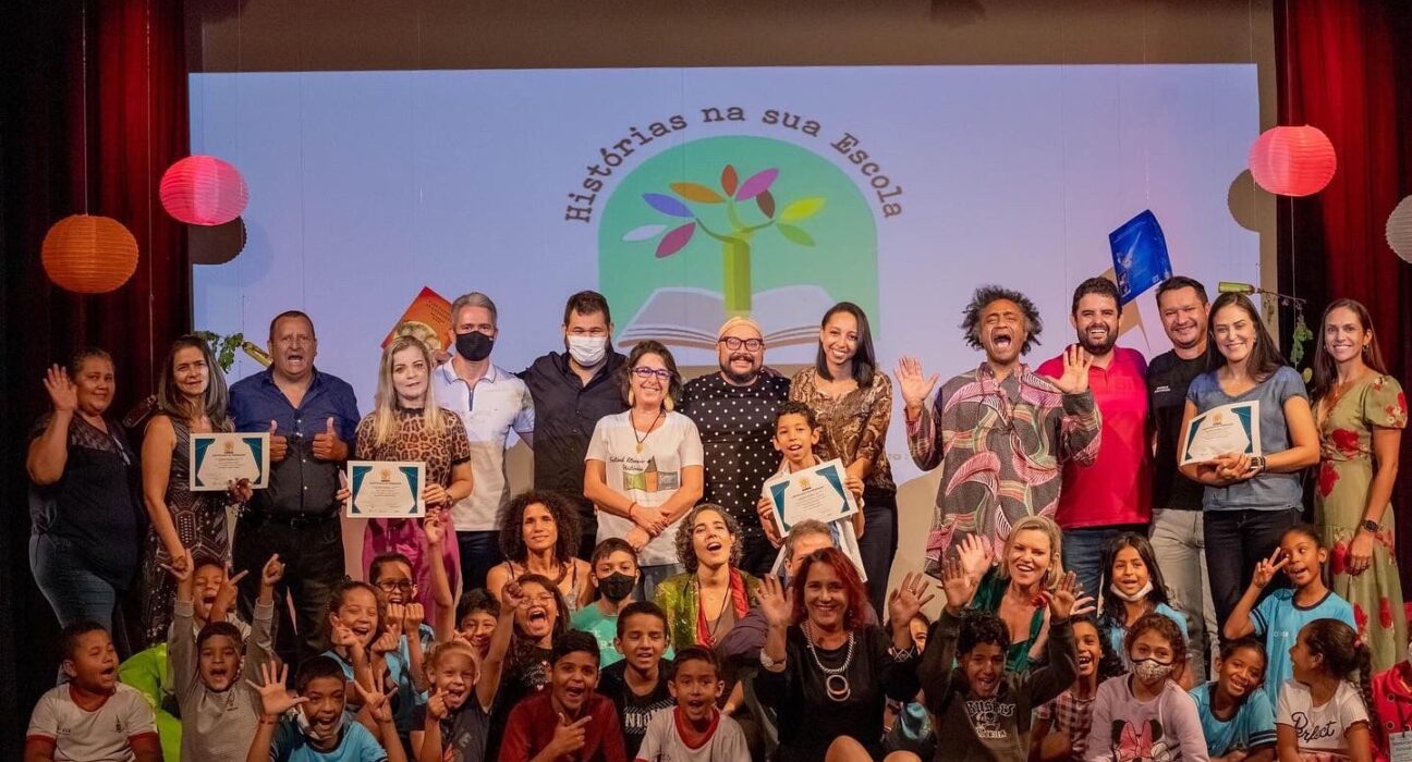 Projeto História na sua Escola distribui 1.900 livros Geral