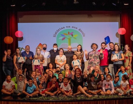 Projeto História na sua Escola distribui 1.900 livros Eventos