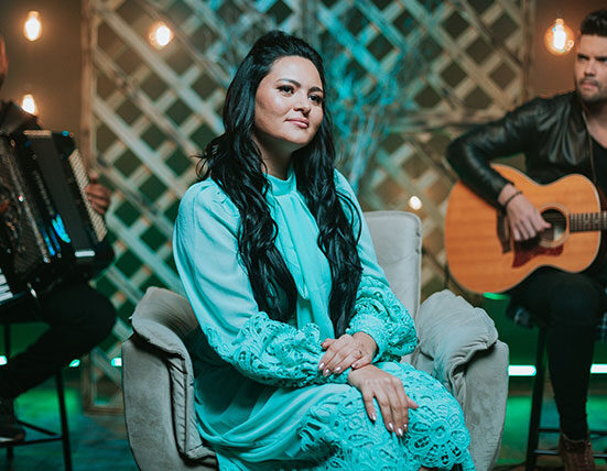 Kira Garcêz alcança um milhão de views em duas canções e fala sobre sua carreira ao lado da Todah Music Música