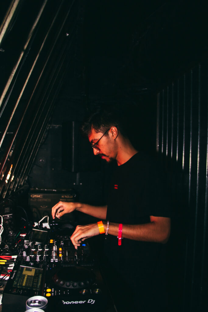 Birosca e Chicão do Conic agitam o fim de semana com três festas e show de Day Limns Eventos