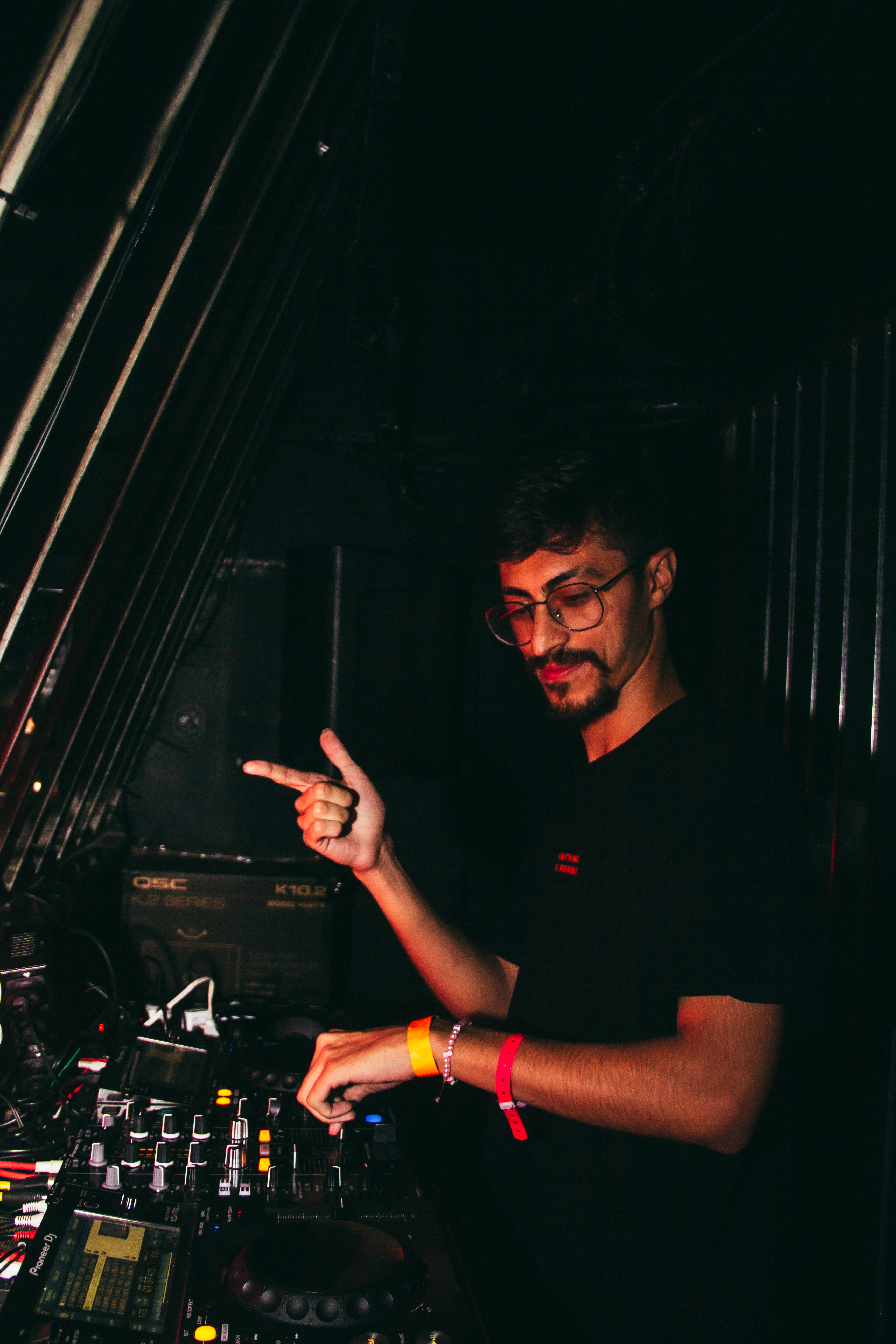 Birosca e Chicão do Conic agitam o fim de semana com três festas e show de Day Limns Eventos