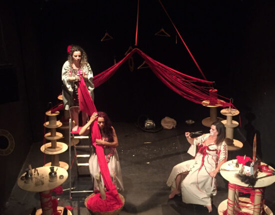 As Caixeiras Cia. de Bonecas (15 anos), única de Teatro de Lambe-Lambe no DF, apresenta espetáculos - DE GRAÇA - em 5 Regiões Administrativas Gastronomia