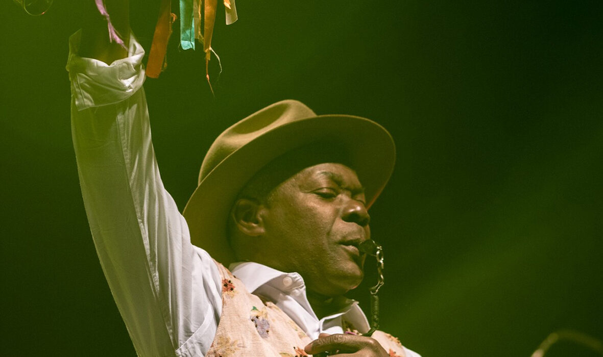 Tião Carvalho e Martinha do Coco Música