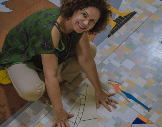 Projeto Arte nos Trilhos expõe e doa obras de mosaico ao Metrô de Brasília