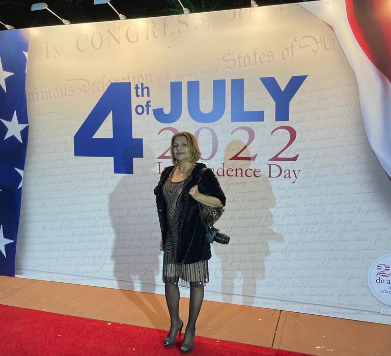 Editora Isabel Almeida na Data Nacional dos EUA Internacional