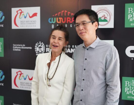 A atriz Lucélia Santos participa do lançamento da plataforma da CB Mídia Chinesa Geral