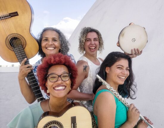 Vozes femininas na música e humor dão o tom da programação cultural desta semana no Conjunto Nacional Teatro