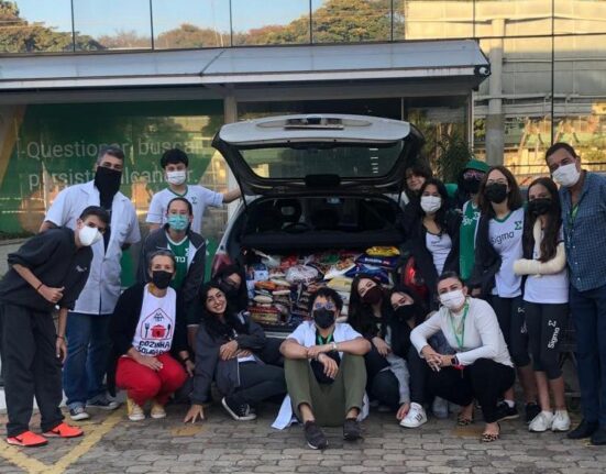 Jovens arrecadam mais de 200 kg de alimentos em intervalo solidário Teatro