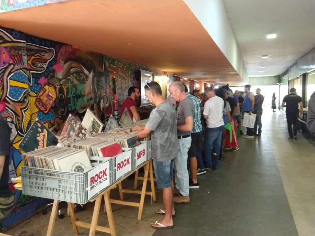 Feira de Vinil do Conic reúne os amantes dos bolachões neste sábado com entrada franca Eventos