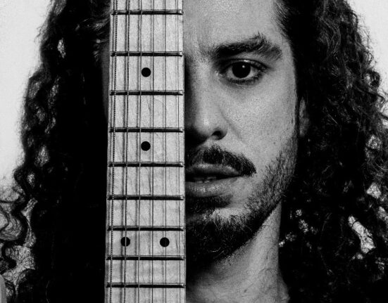 Juzé faz show na Julieta de Serpa Colunismo Social