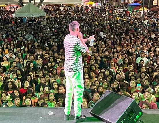 Cantor Jessé Aguiar reúne milhares de pessoas no interior do Maranhão Música