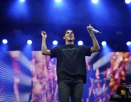 Silverio Pereira e Zé Vaqueiro se jogam no Fortal Eventos