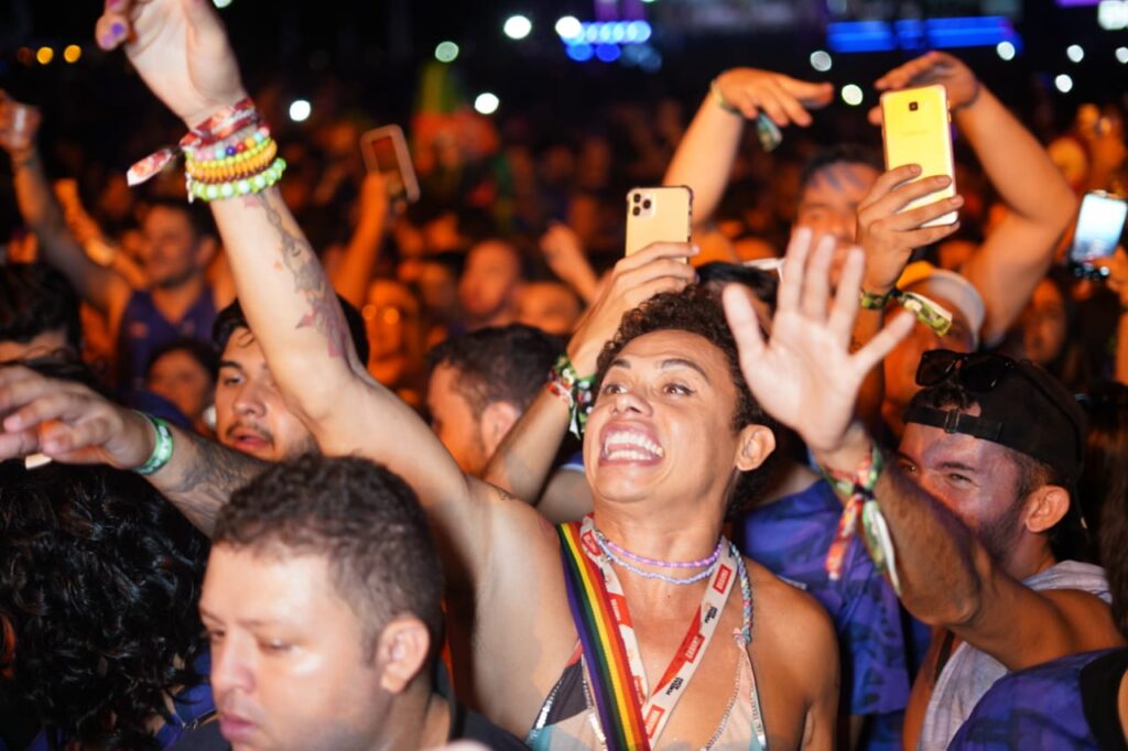 Silverio Pereira e Zé Vaqueiro se jogam no Fortal Eventos