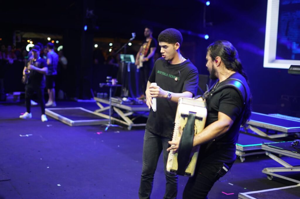 Silverio Pereira e Zé Vaqueiro se jogam no Fortal Eventos