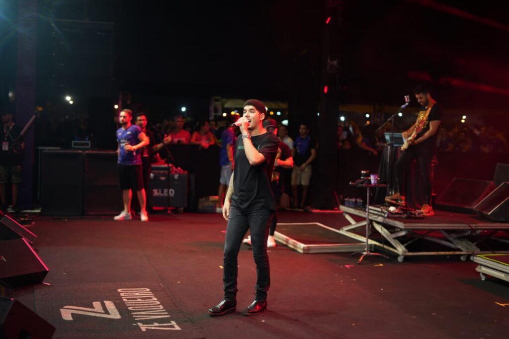 Silverio Pereira e Zé Vaqueiro se jogam no Fortal Eventos