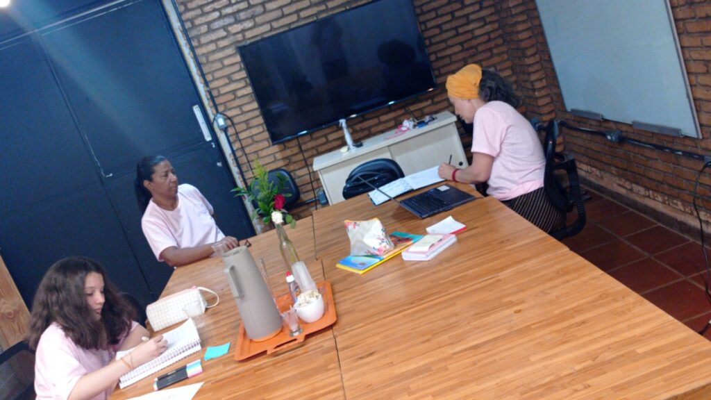 Projeto cria cursos e oferece serviços domésticos com foco no empreendedorismo social Economia