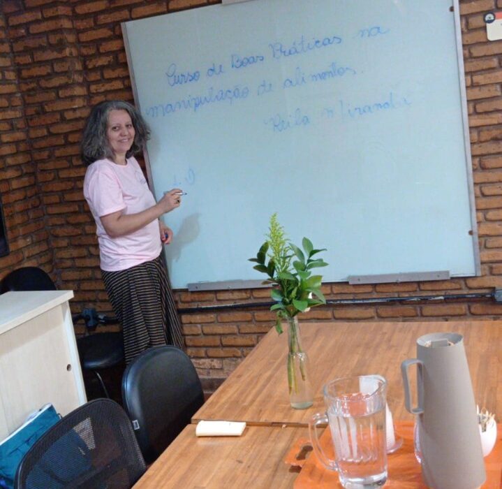 Projeto cria cursos e oferece serviços domésticos com foco no empreendedorismo social Economia