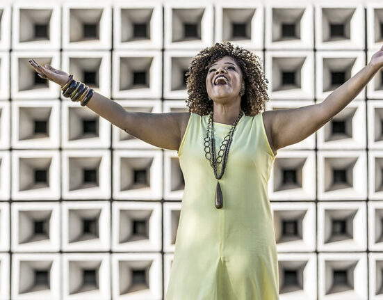 Teresa Lopes é a atração do Festival de Samba do Conjunto Nacional deste sábado Colunismo Social