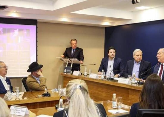 Encontro na Associação Comercial Colunismo Social