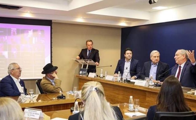 Encontro na Associação Comercial Política