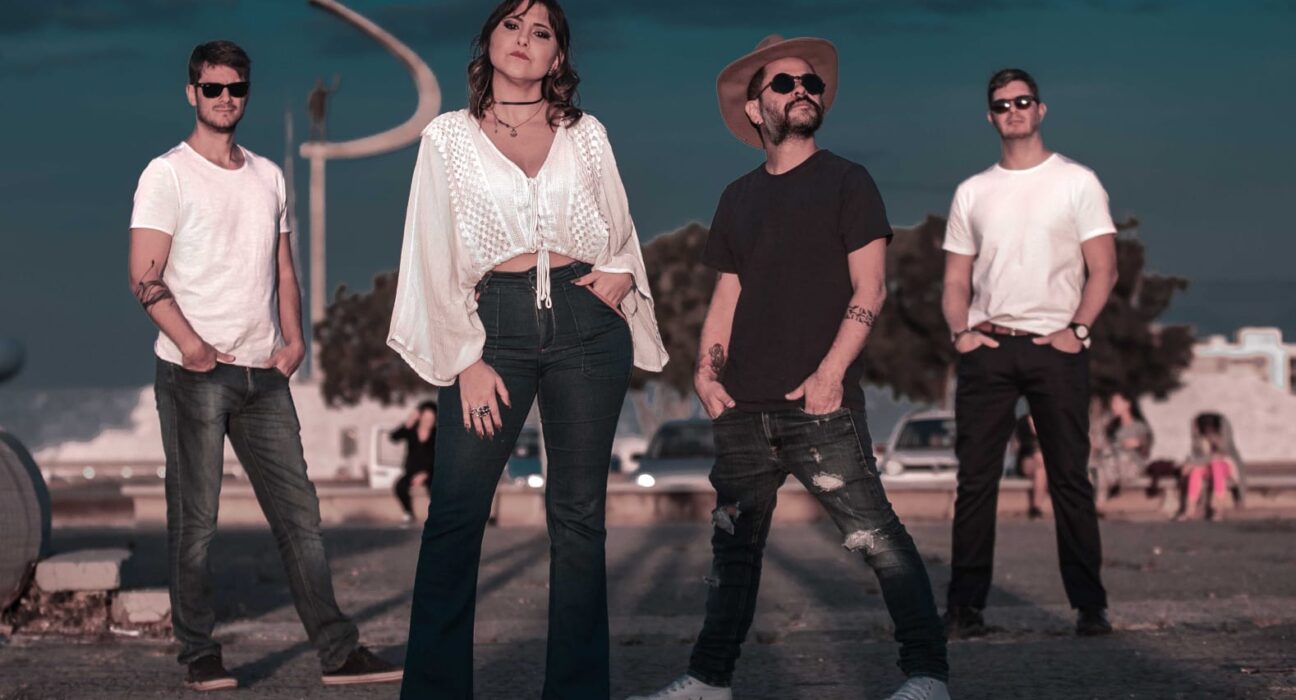 Desfile de moda ao som de canções do rei Roberto Carlos celebra o Dia dos Pais no Conjunto Nacional Música