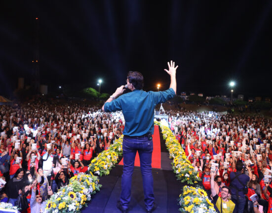 Padre Reginaldo Manzotti realiza lançamento de livro com momento de espiritualidade no Pátio Brasil Eventos