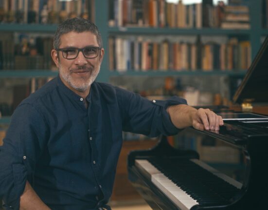 Pianista Farlley Derze lança livro musical na segunda 15- Escola de Música de Brasília Concurso