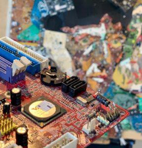 Artista recria Van Gogh com sucatas e chega à exposição Beyond Van Gogh em Brasília Artes