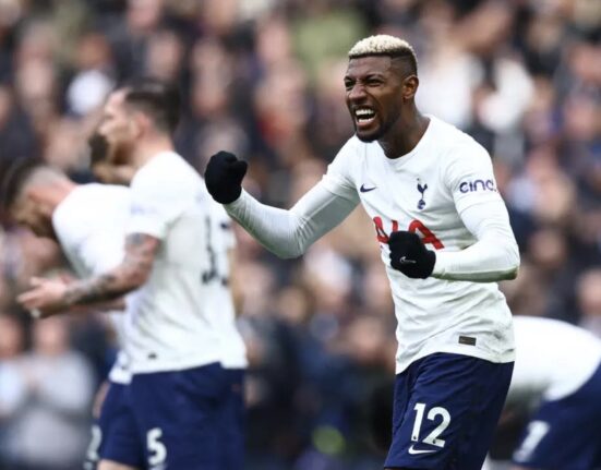 Brasileiros garantem primeiros três pontos do Tottenham Música