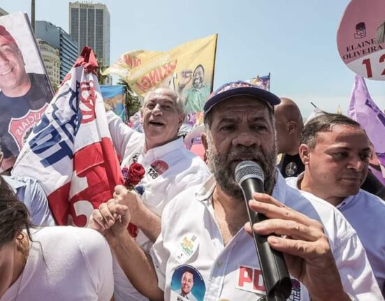 Caminhada em Copacabana e visita à Rocinha Colunismo Social