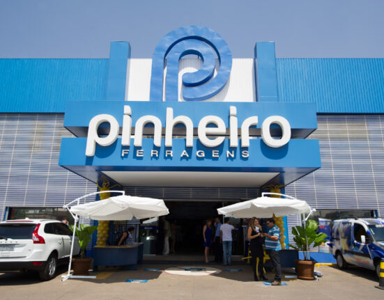 Pinheiro Ferragens promove campanha de doação de brinquedos Música