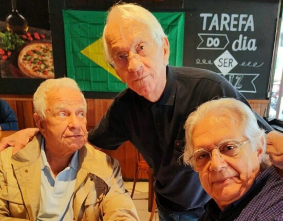 Homenagem a JK Colunismo Social