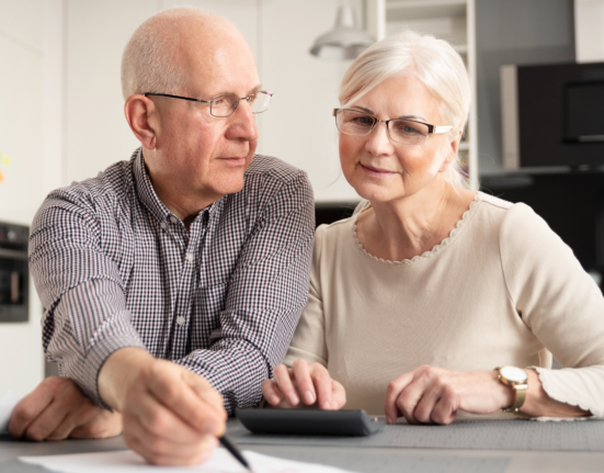 Investir é alternativa de ganhos para idoso viver melhor no Brasil segurança