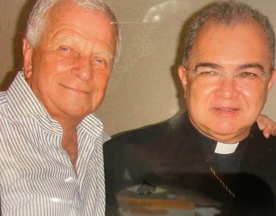 Homenagem virtual Artes