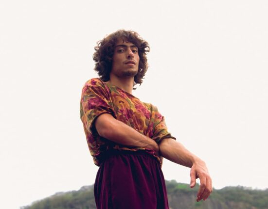 Jaffar Bambirra no Teatro Cesgranrio show