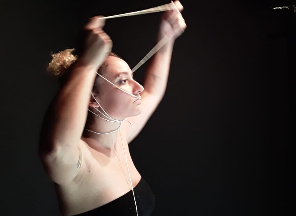 Mostra coletiva “Formas de Antecipar um Fim” chega a Casa Aerada Varjão Artes