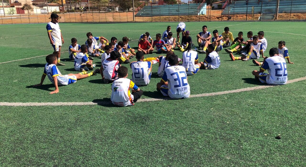 Projeto oferece futebol para crianças e jovens da rede pública do DF Social