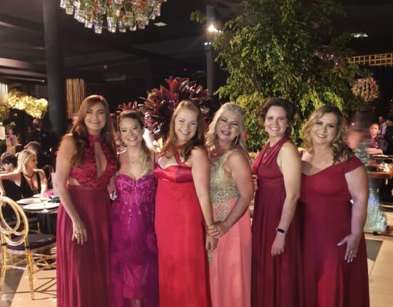 Família em festa com a formatura da filha Amanda Freitas, em medicina Colunismo Social